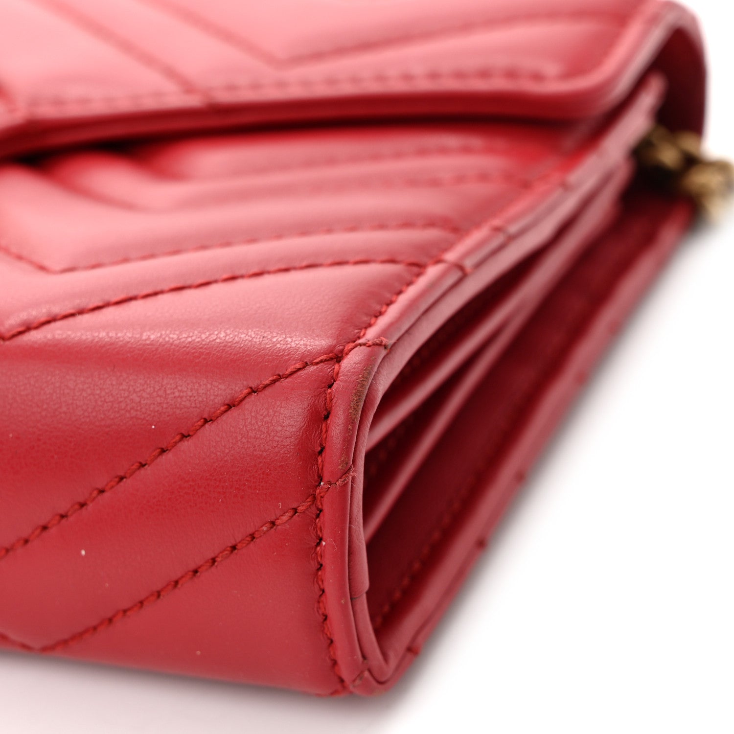 Calfskin Matelasse GG Marmont Chain Wallet Hibiscus Red