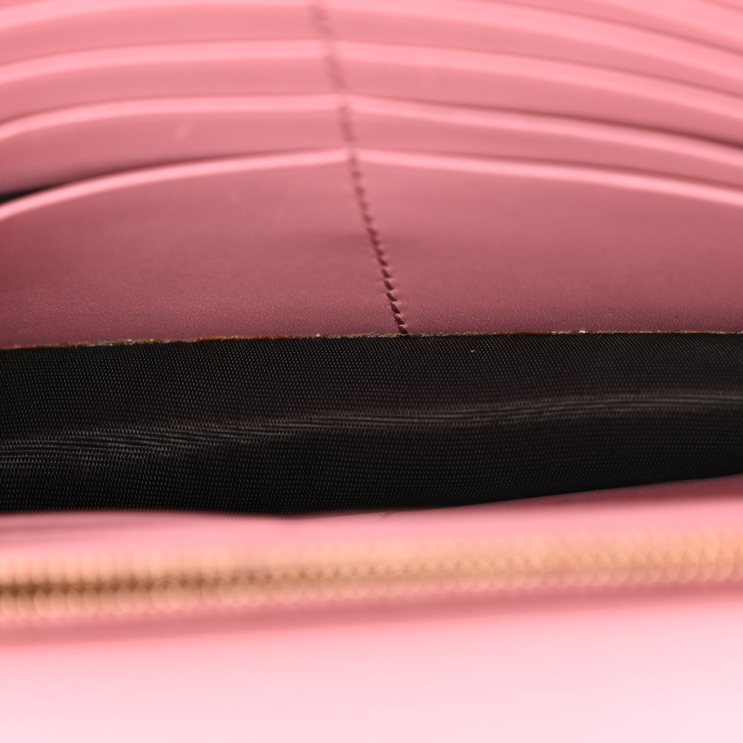Guccissima Icon Chain Wallet Carmine Rose