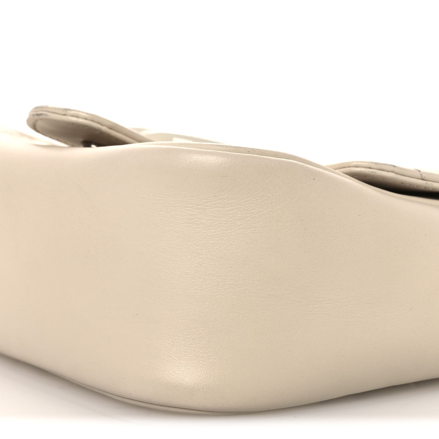 Calfskin Matelasse Monochrome Mini GG Marmont Crossbody Shoulder Bag White