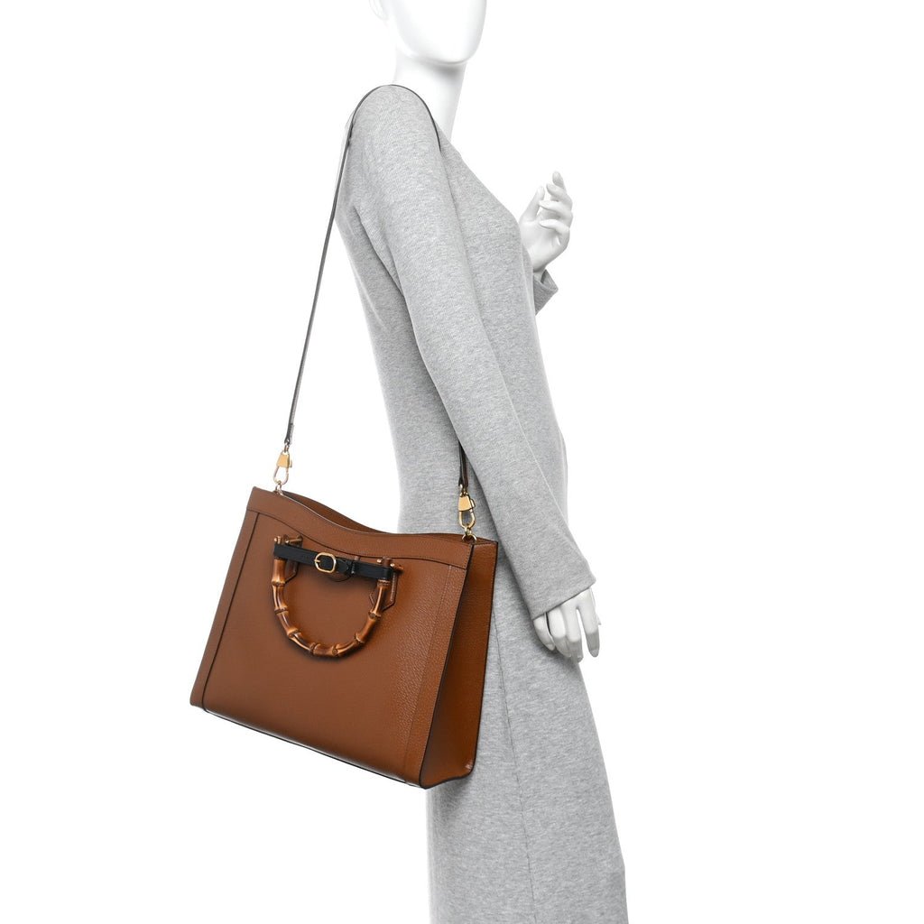 Textured Dollar Calfskin Medium Diana Tote Bag Cuir Black