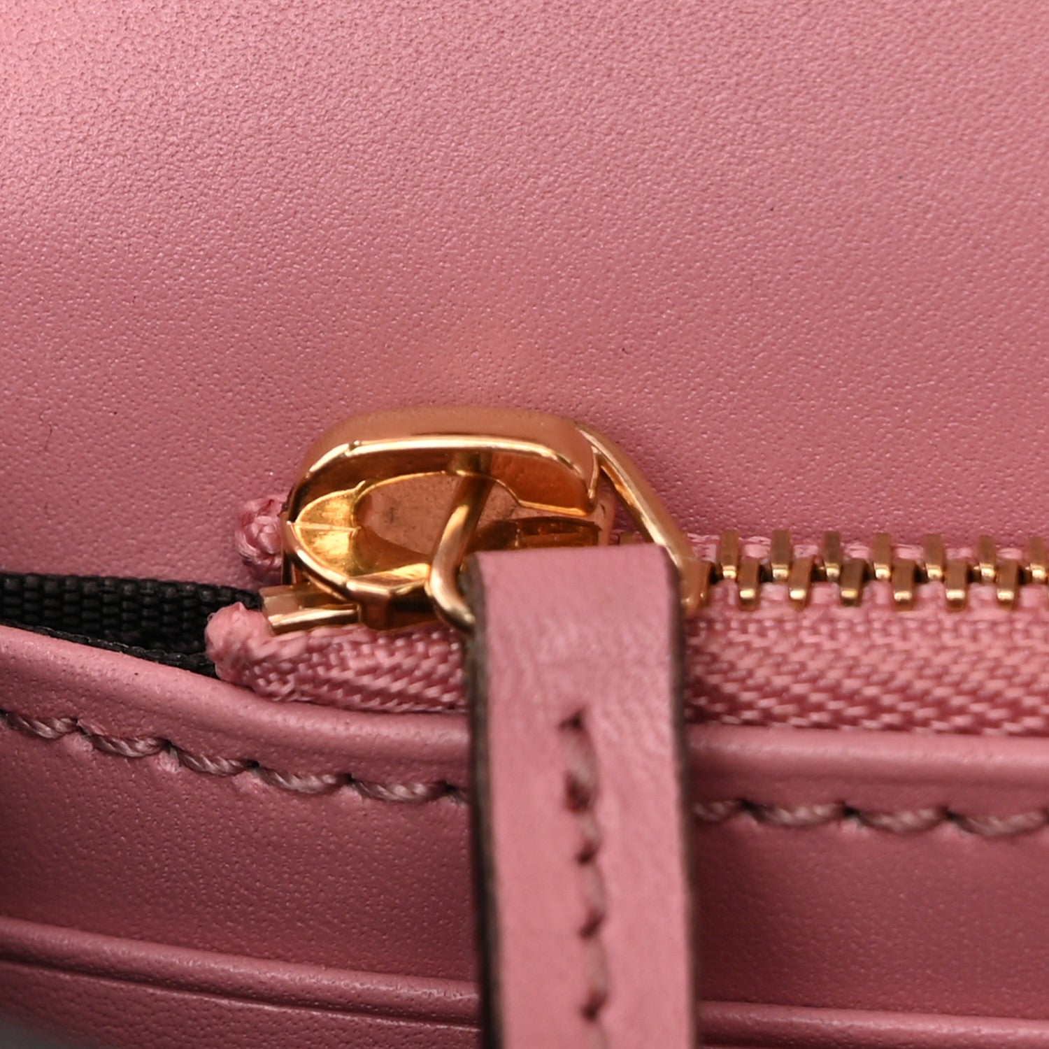 Guccissima Icon Chain Wallet Carmine Rose